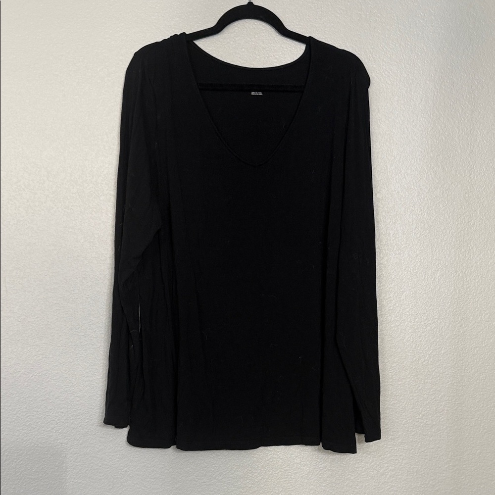 Ava & Viv Black V-Neck Long Sleeve Top